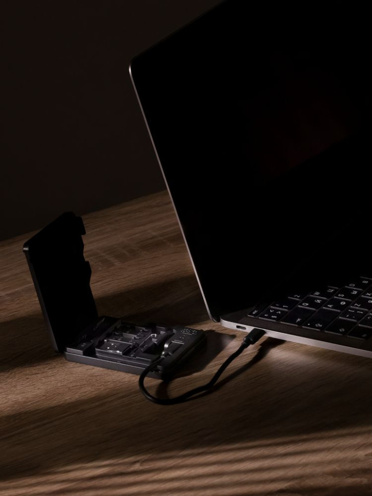 Футляр для карт памяти и SIM Multitask, черный