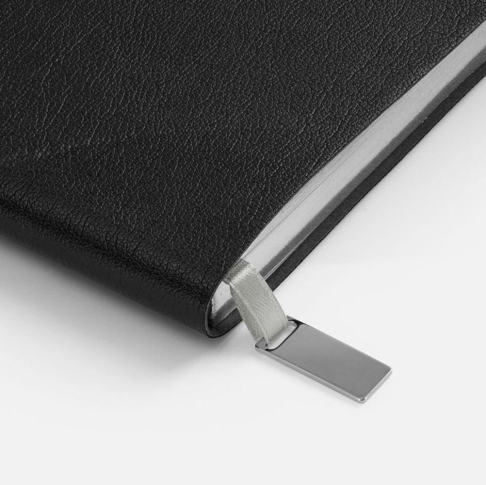 Ежедневник Petrus, недатированный, черный с серебром Ежедневник Petrus, недатированный, черный с серебром