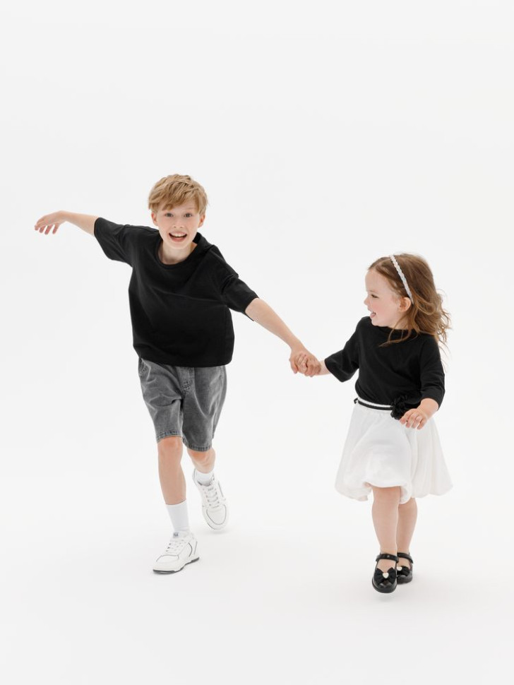 Футболка детская оверсайз Teezer, черная Футболка детская оверсайз Teezer, черная