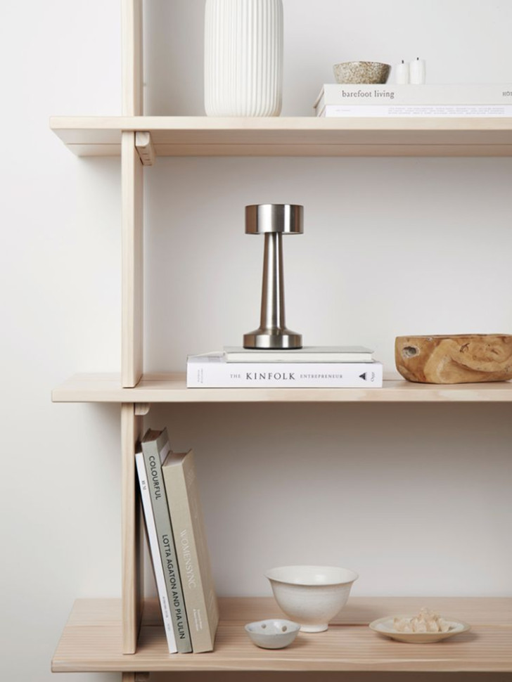 Настольная лампа Maris, серебристая Настольная лампа Maris, серебристая