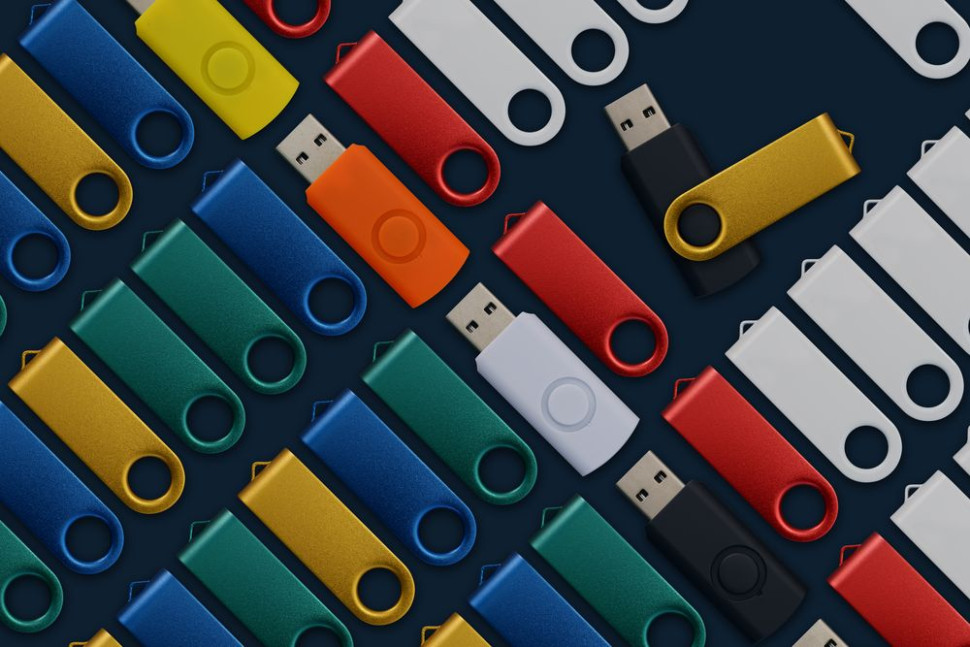 Флешка Twist Color, белая с красным, 8 Гб Флешка Twist Color, белая с красным, 8 Гб