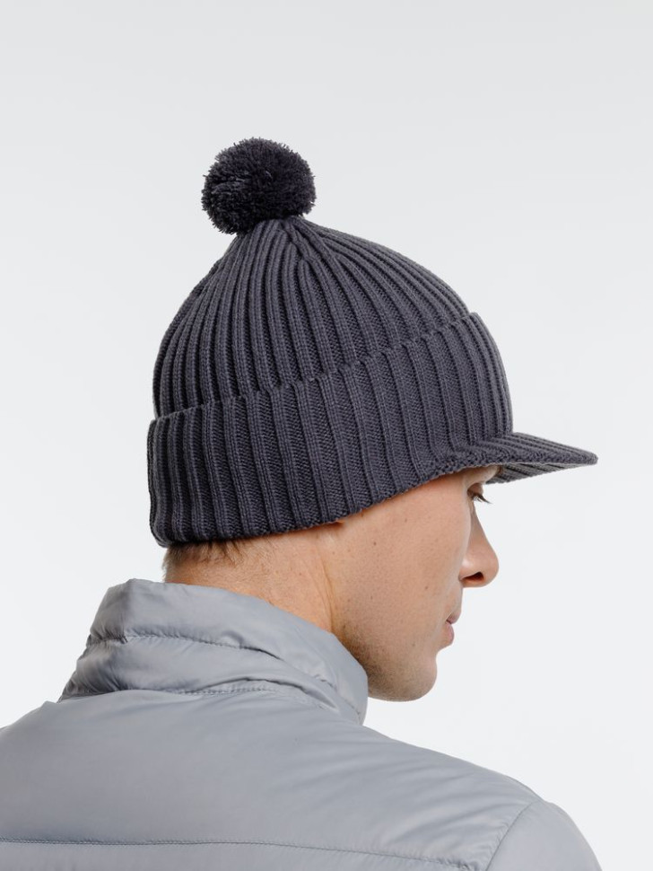 Вязаная шапка с козырьком Peaky, серая (антрацит) Вязаная шапка с козырьком Peaky, серая (антрацит)