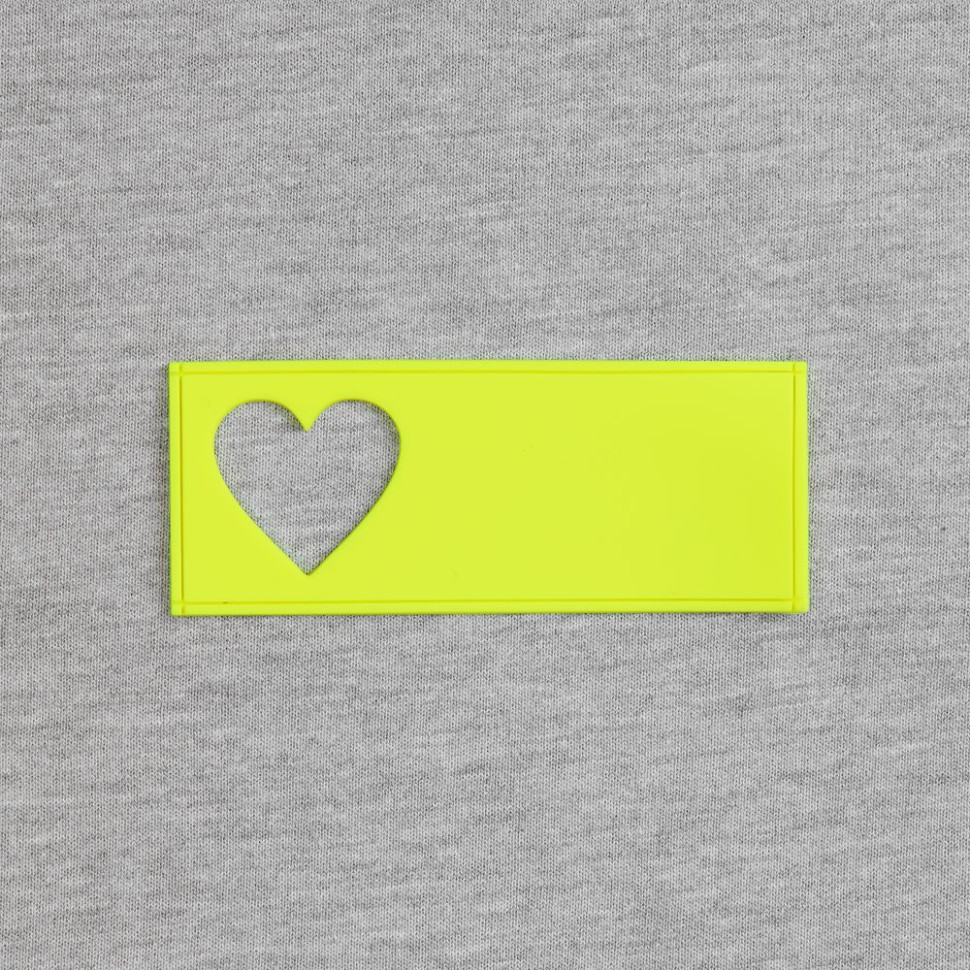 Лейбл из ПВХ с вырубкой «Сердце», желтый неон